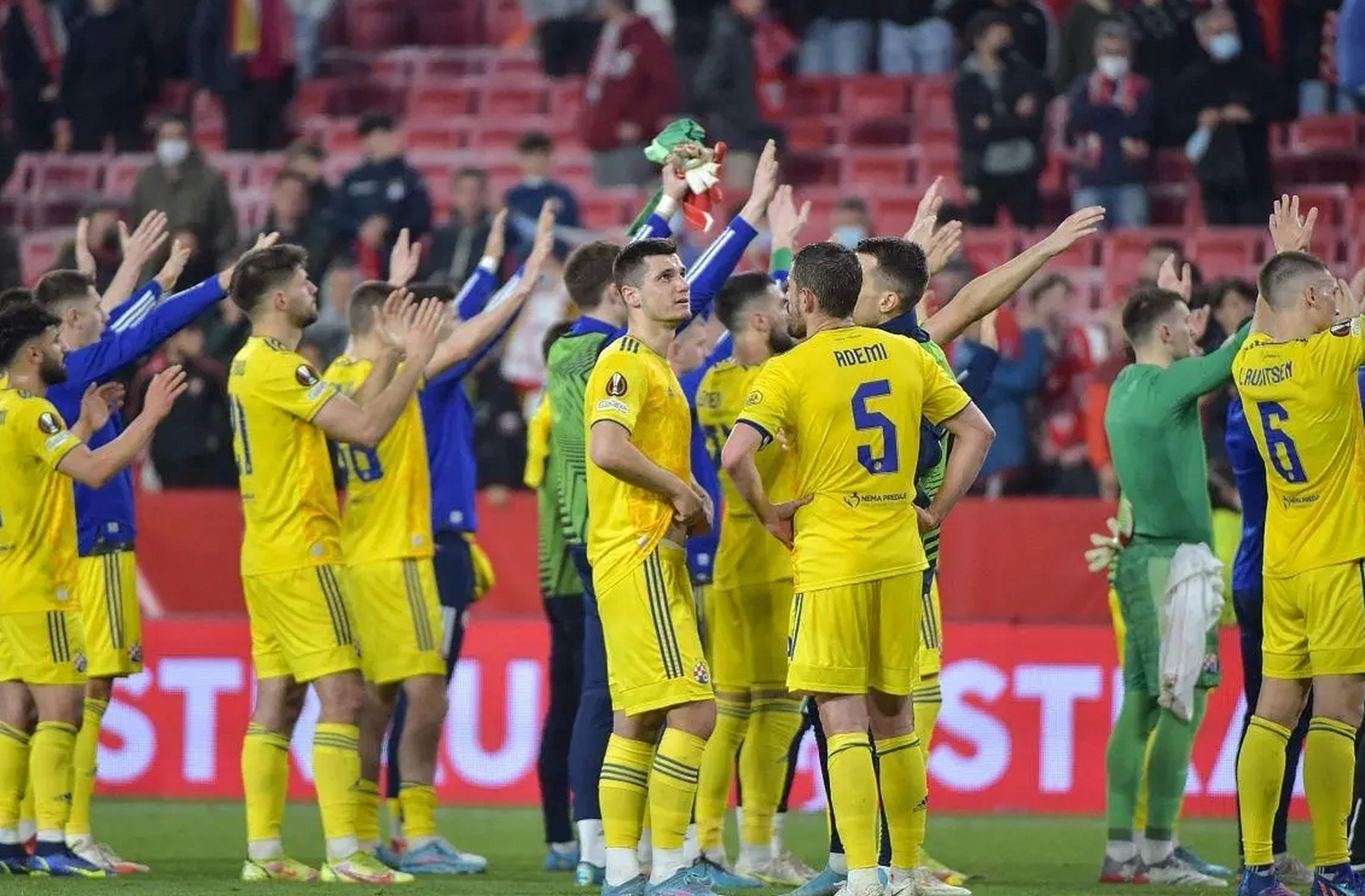 关于塞维利亚内部会议纪要流出：窗口期单刀错失，西甲使命明确，赛程密集仍需轮换的信息