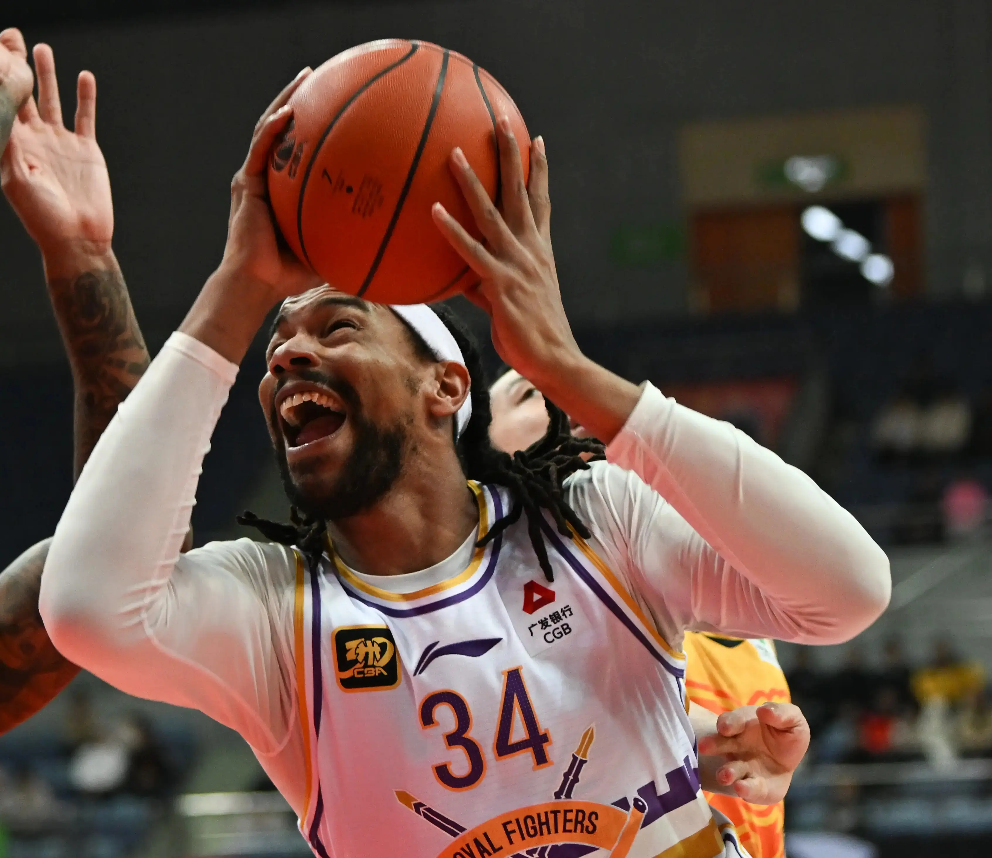 转会期德甲传出新动向；山东男篮远射贴柱；管理层表态：话题不断；赛程密集仍需轮换的简单介绍